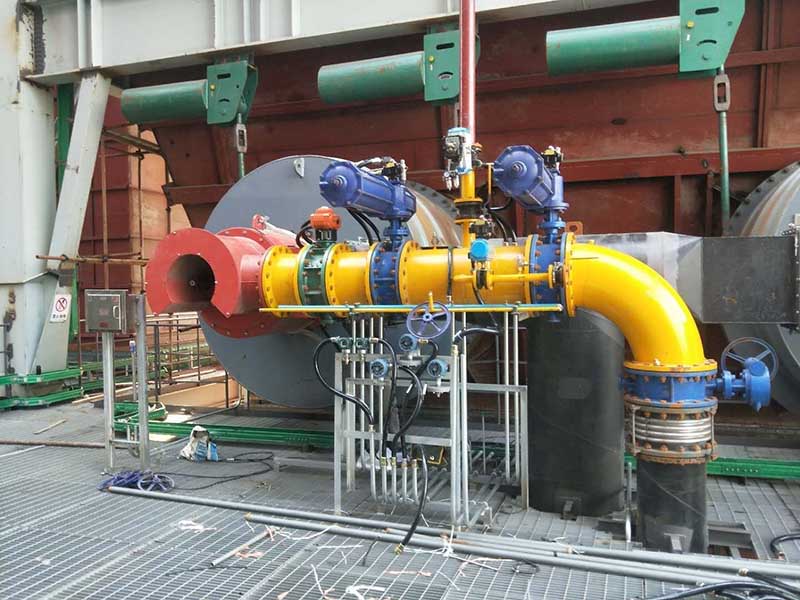 Waste tire cracking reactor